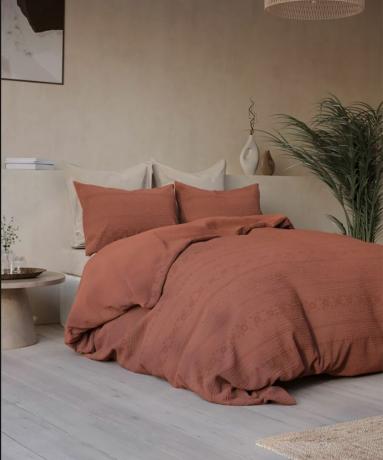 dormitorio desierto decoración ropa de cama beige caramelo