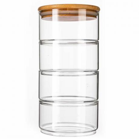 Vier übereinander gestapelte Glasbehälter mit Bambusdeckel