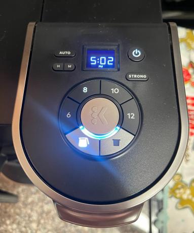 הגדרת השעה במכונת הקפה Keurig