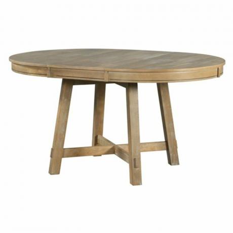 Un tavolo ovale in legno color legno naturale