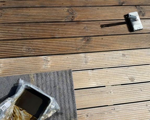 Lubrificando um deck de madeira DIY