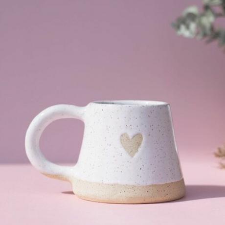 かわいい陶器のハートモチーフマグカップ