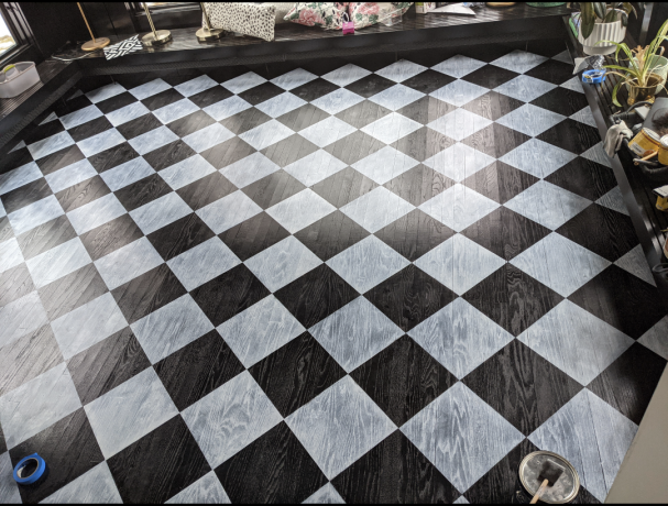 malované šachovnicové podlahy