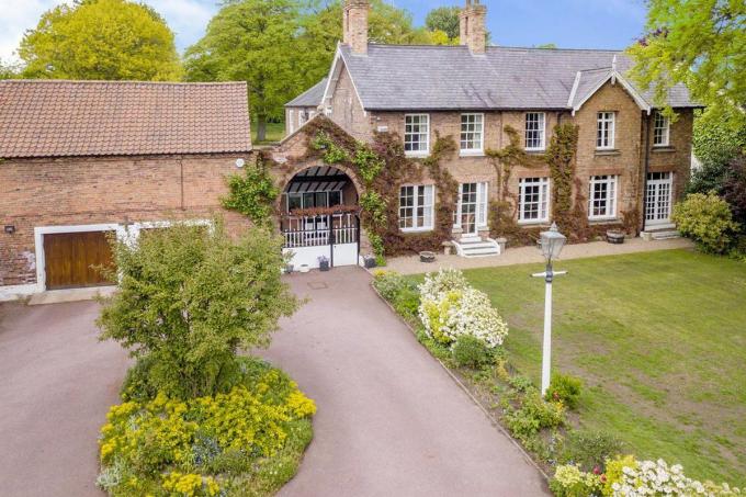 £ 1million eiendom til salgs i Nottinghamshire