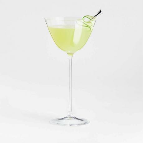 Martini stiklas baltame fone