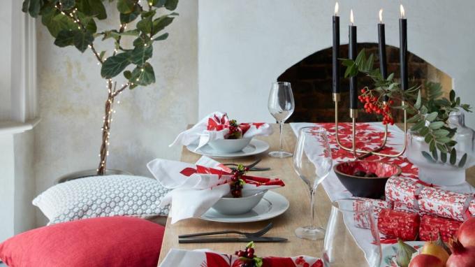 Сервировка рождественского стола от John Lewis & Partners