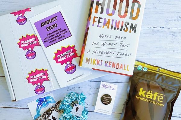 La caja del Club del Libro Feminista