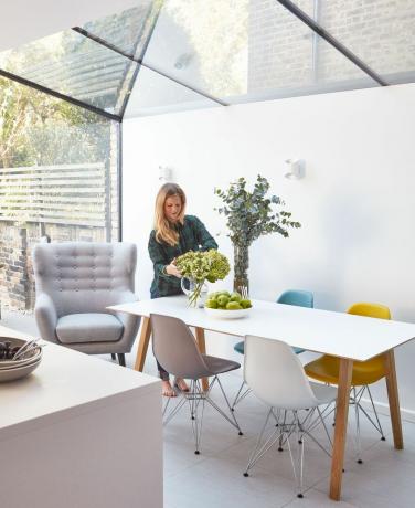 Sarah Brooks køkken er blevet omdannet med en glasæskeforlængelse i hendes hjem i London