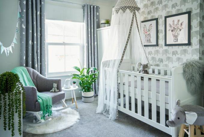 Детска стая на Дани Дайър - изображение на креватче, гардероб, люлка