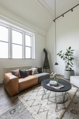 Šedobílý obývací pokoj