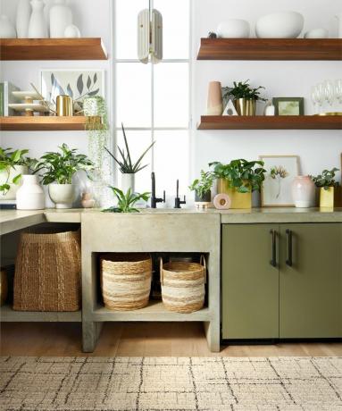 žalia ir betoninė virtuvė