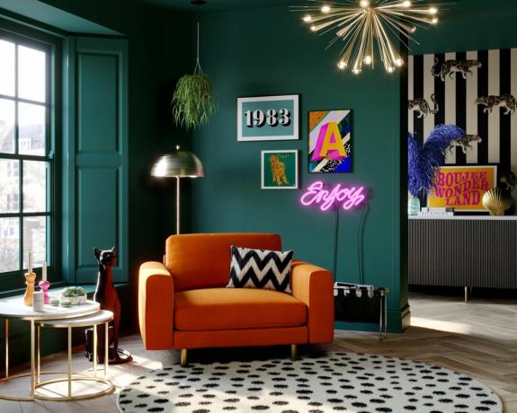 Lounge ciudat cu ghemuță portocalie, pereți de culoare verde închis, accesorii ciudate și semne cu lumină neon distractivă.