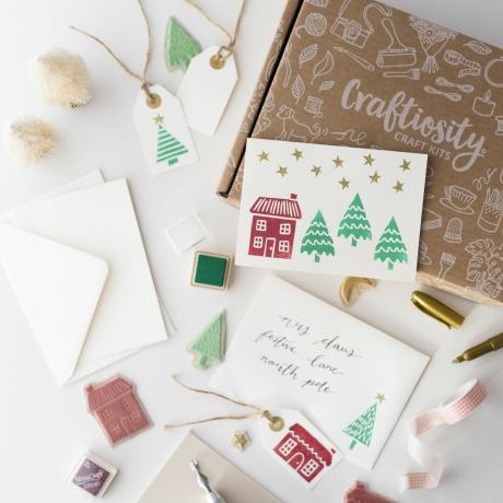 Cartões de Natal DIY e selos impressos em linóleo