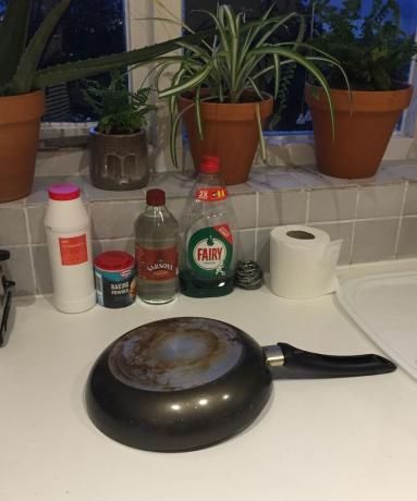 koekenpan en items voor het schoonmaken hack