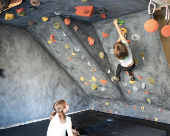 Nápad na lezeckou stěnu v suterénu tělocvičny
