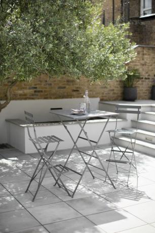 Garden Trading Rive Droite bistroobaar Väikese aia laua ja 2 tooli komplekt