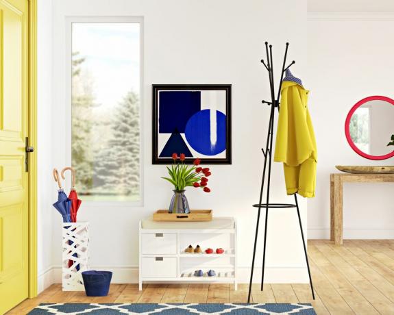 Idée de couloir moderne coloré rouge, jaune et bleu par Wayfair