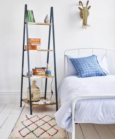 Raft scară în dormitor de Oliver Bonas