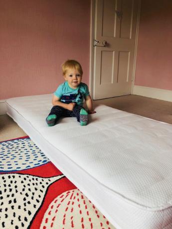 Noé kisgyermek matrac felülvizsgálata: Happy Beds Noah matrac teszt