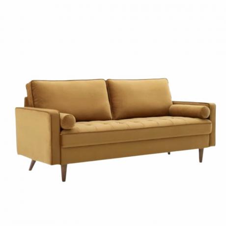 Egy barna kétüléses kanapé