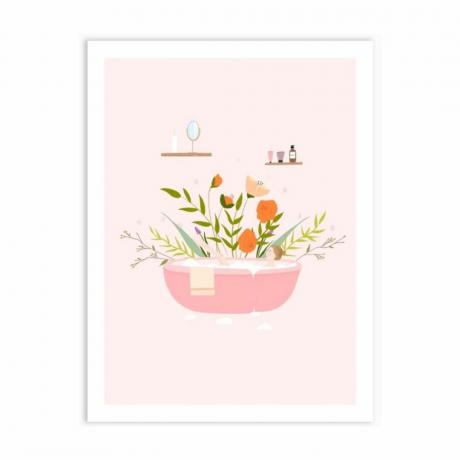 Una vasca da bagno rosa con fiori in stampa artistica