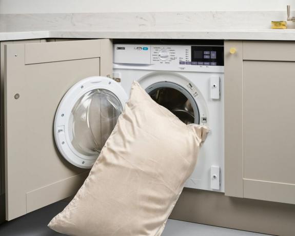 Најбоља свилена јастучница сопствене слике свилене јастучнице у машини за прање веша