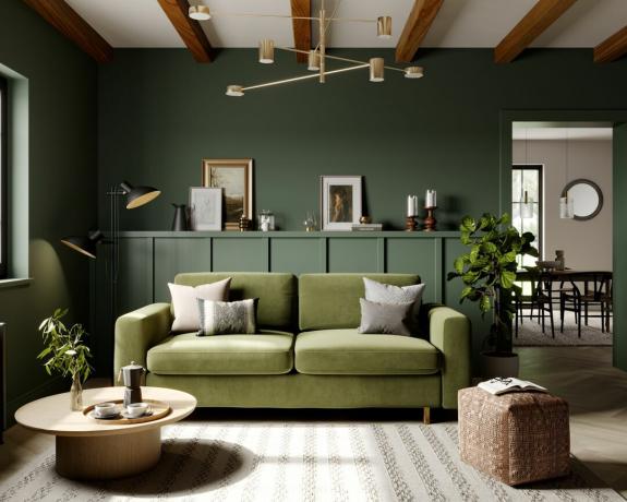 Schema soggiorno verde patrimonio con pareti verde intenso, divano verde tono su tono, piante e soffitto bianco con travi in ​​legno a vista.
