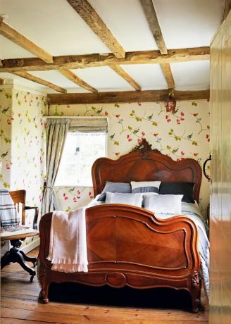 Belki drewniane w suficie sypialni