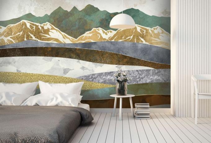 Aufwendig detailliertes Wandbild in Grün, Gold und Blau im Schlafzimmer von wallsauce