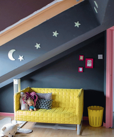 Karen Clough hat aus Farbresten ein Regenbogenschlafzimmer für weniger als 100 £ geschaffen