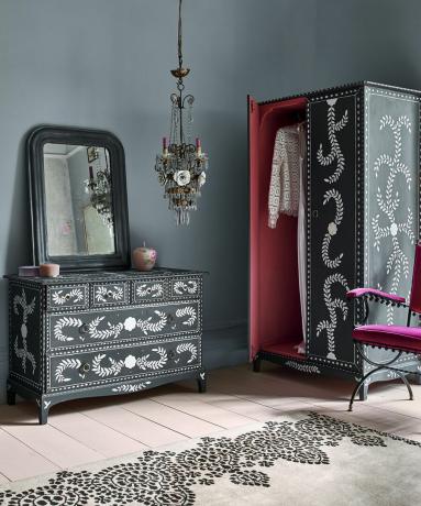 Armoire et meuble de salle de bain upcyclés par Annie Sloan