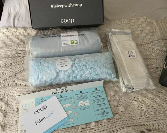 Coop Home Goods Eden Cool + Pude ud af æsken med al emballage og info