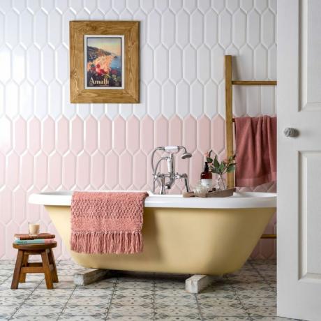 piastrelle da bagno lucide in ceramica rosa