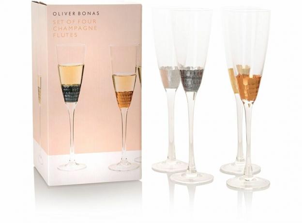 Dört şampanya bardağından oluşan karışık metalik set