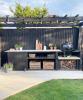 DIY -fans gör svart utomhuskök för £ 150