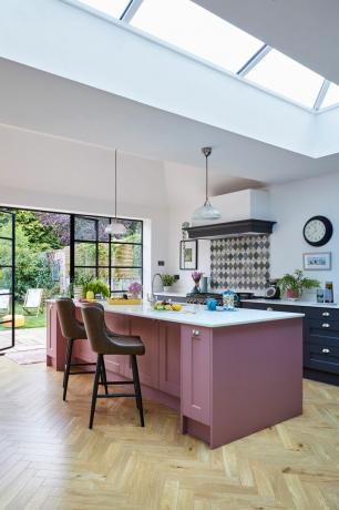 Roze en blauwe keuken