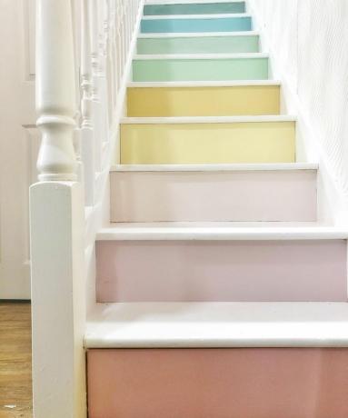 Dizajn pastelnih duginih stubišta pomoću lonaca za uzorke Graham & Brown