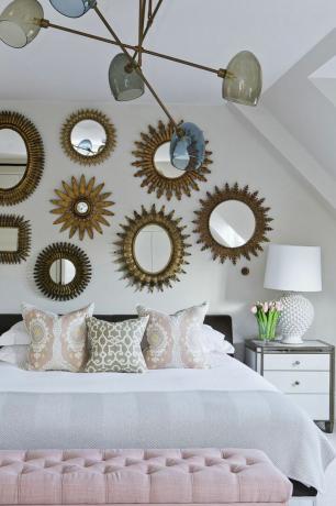 Dormitor cu oglindă galerie perete