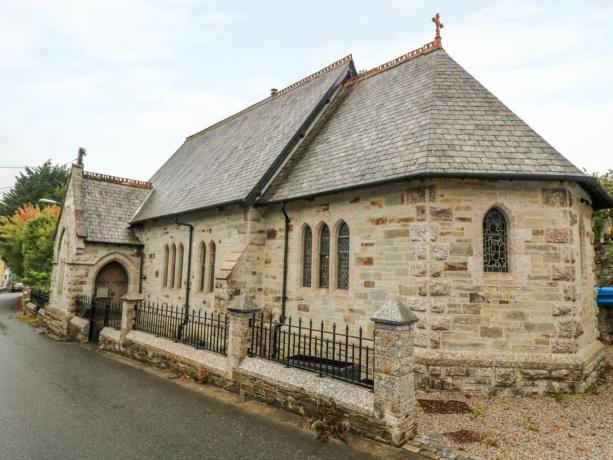Atjaunota baznīca Kornvolā