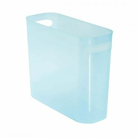 Een blauwe plastic vuilnisbak