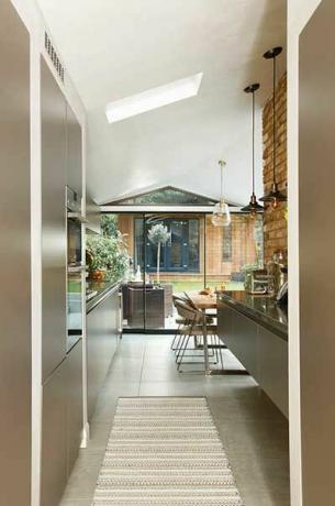 estensione della cucina industriale vetrata ingresso soggiorno in cucina