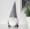La tendance déco de Noël la plus tendance de 2019? Gnomes de garde de sécurité Beardy Christmas. Ouais. Non. Être. Sans. Une