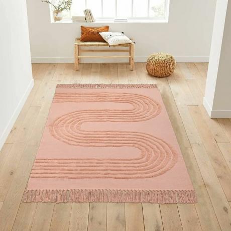 Boho chic -tyylinen vaaleanpunainen matto