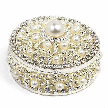 Okrągłe pudełko na drobiazgi otoczone perłami
