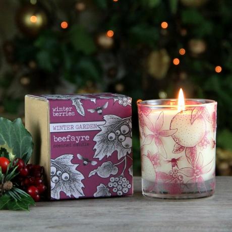 Большая ароматическая свеча Winter Berries £ 17.95 annabeljames.co.uk