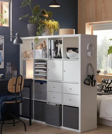 共有ベッドルームのアイデア：IKEAのKallaxシェルフユニット
