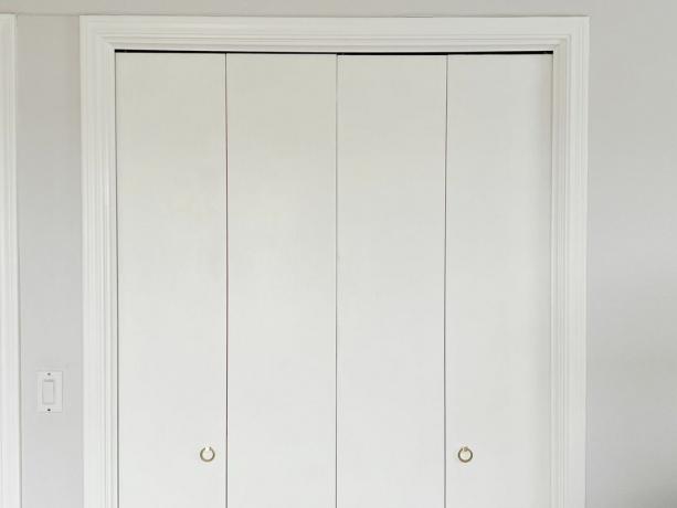 drzwi szafy malowane na biało
