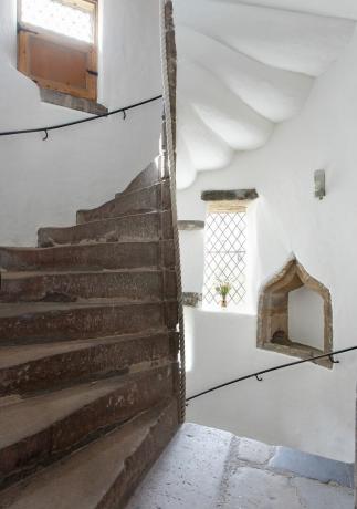 tangga spiral batu di rumah pedagang abad ke-17
