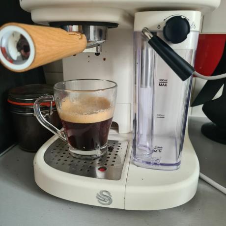 Jednodotykový espresso kávovar Swan Nordic