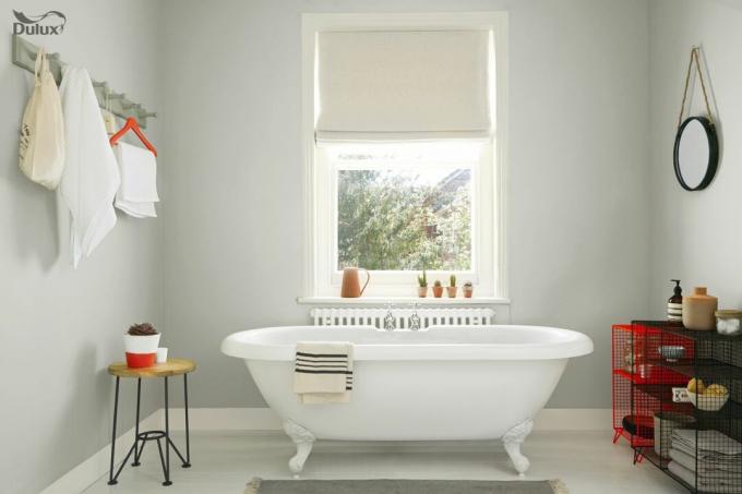 „Dulux Easycare Bath Deep Fossil“ yra geriausi pilki dažai vonios kambariams
